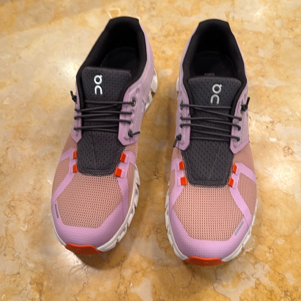 ON women’s CLOUD sneakers. 
Brand new. Size 9.5